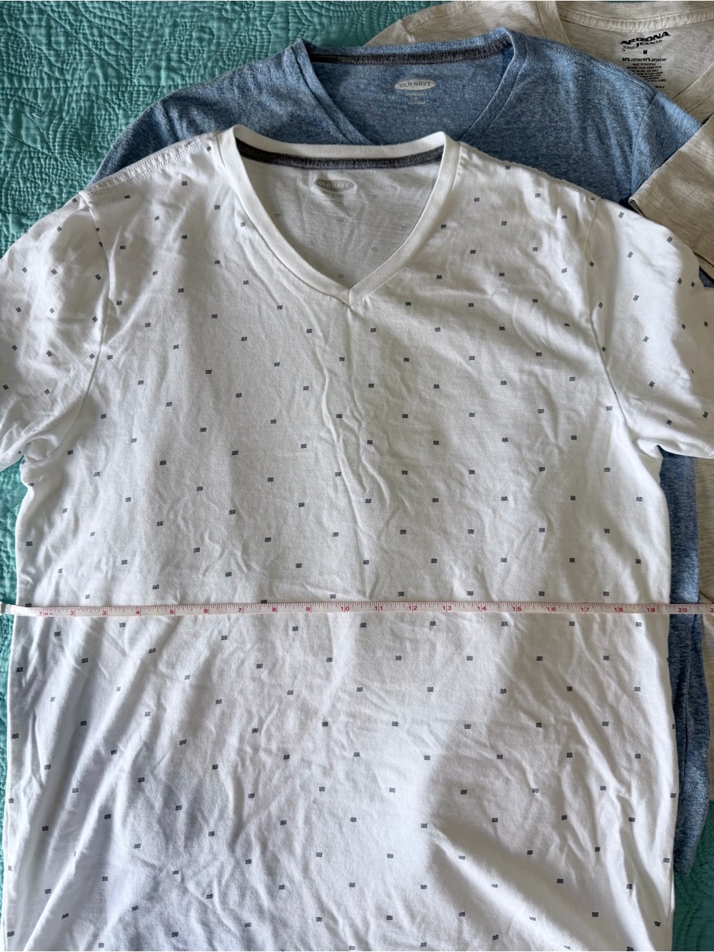 [Arizona & Old Navy] Men 3-Pack Short-Sleeve V-Neck T-Shirts -White, Blue, Cream - Picture 9 of 11